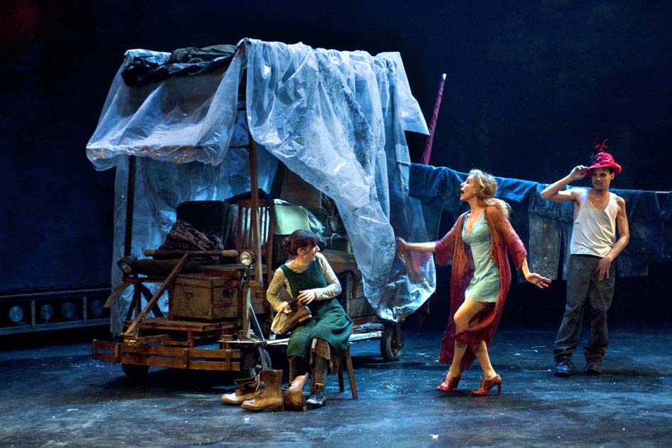 Madre Coraje y sus hijos · Ricardo Sánchez Cuerda